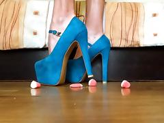 Crushing jelly bonbons with high heels tube porn video